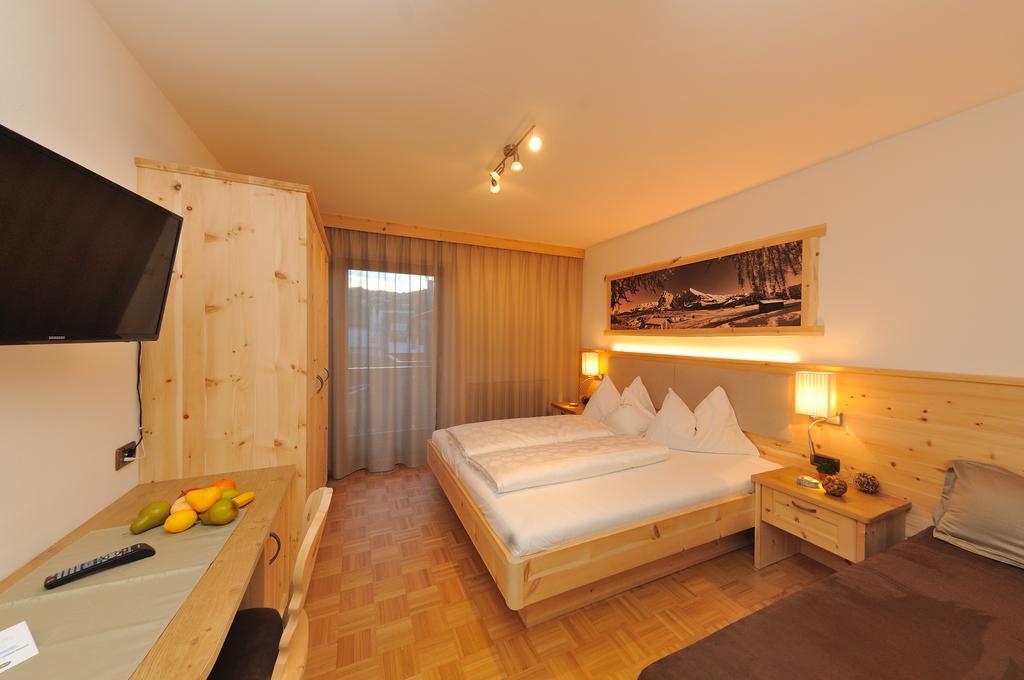 Hotel Garni Savoy Castelrotto Exterior foto