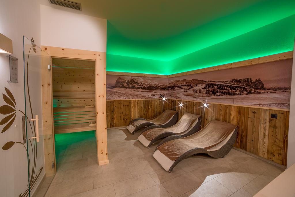 Hotel Garni Savoy Castelrotto Exterior foto