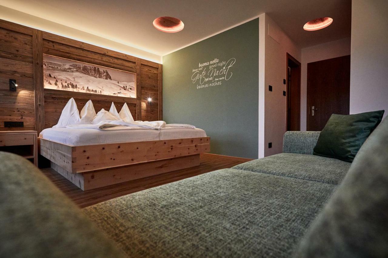 Hotel Garni Savoy Castelrotto Exterior foto